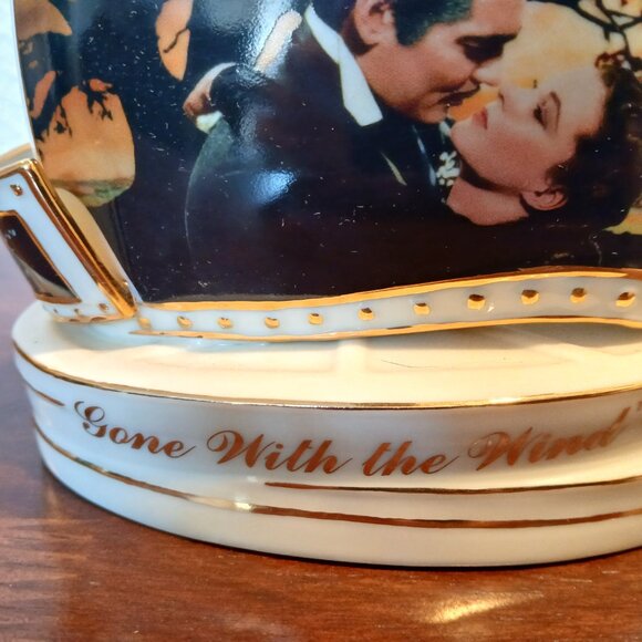 Bradford Exchange "Love's Embrace" Gone With The Wind - Picture 4 of 8